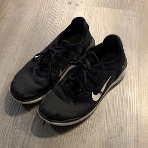 Nike Men's Black and White Athletic Shoes